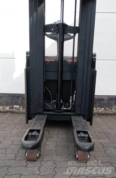Toyota SWE120L Колички високоповдигачи с теглич