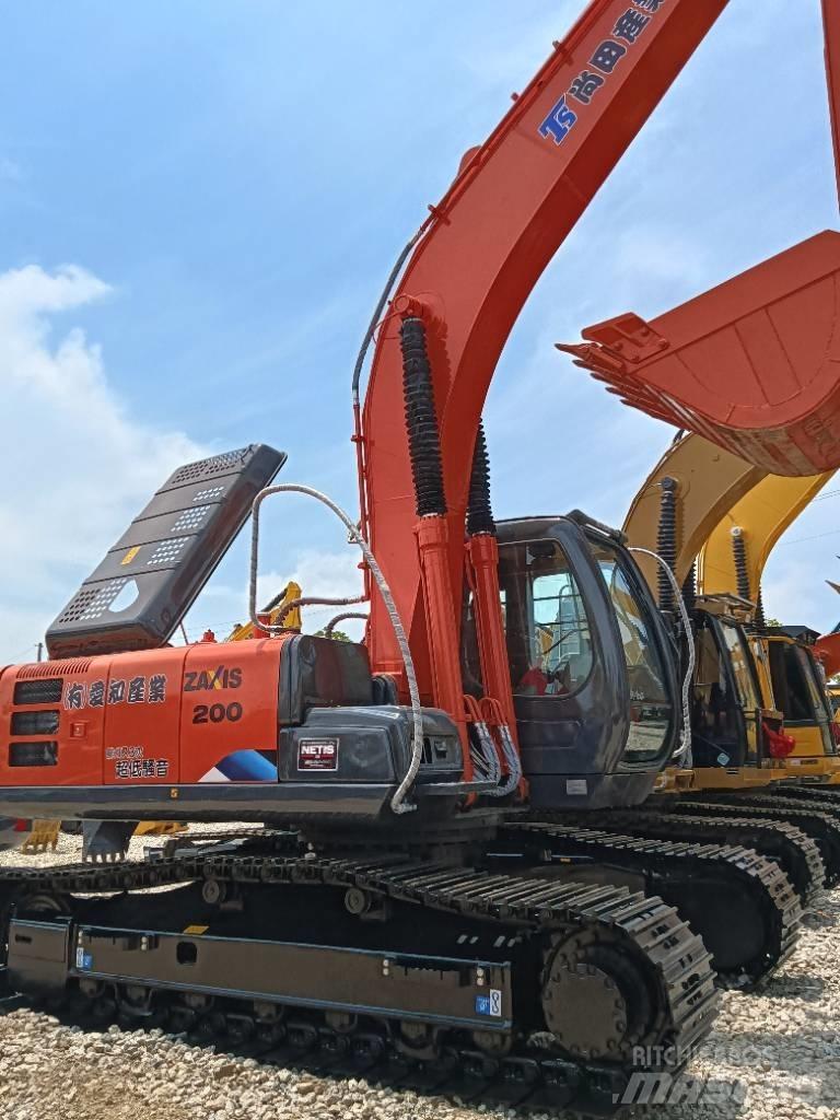 Hitachi ZX 200 Средни екскаватори 7т - 12т