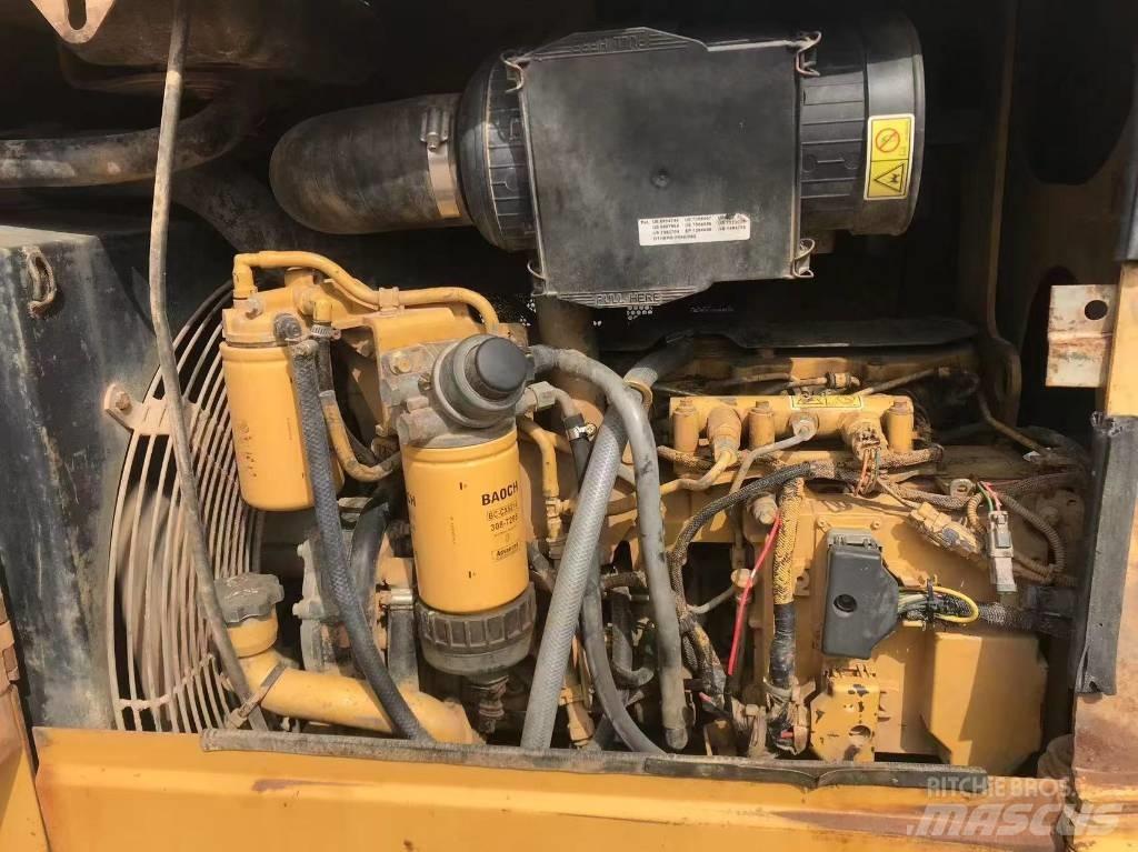 CAT D 5 K Верижни булдозери
