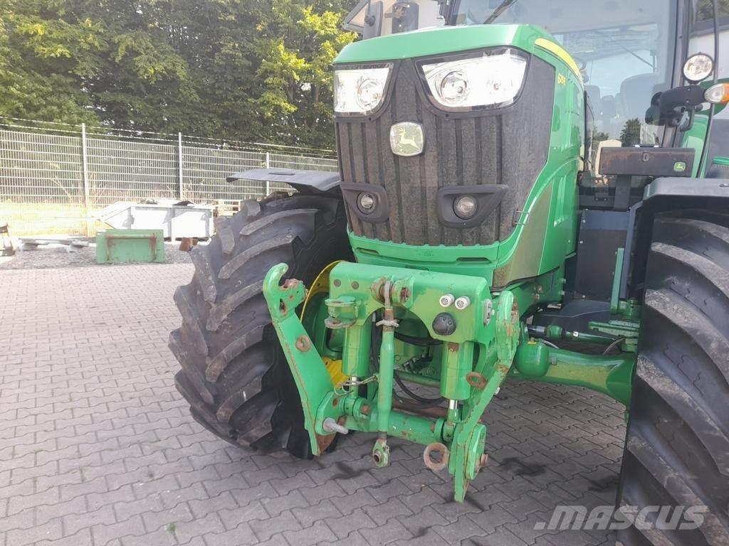 John Deere 6215R Трактори