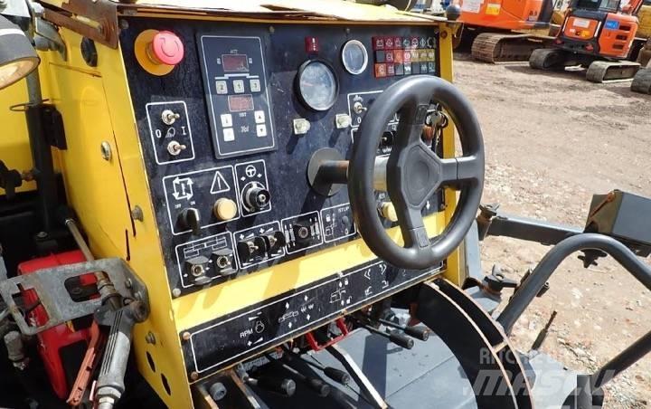 Bomag BF 223 C Машини за асфалт