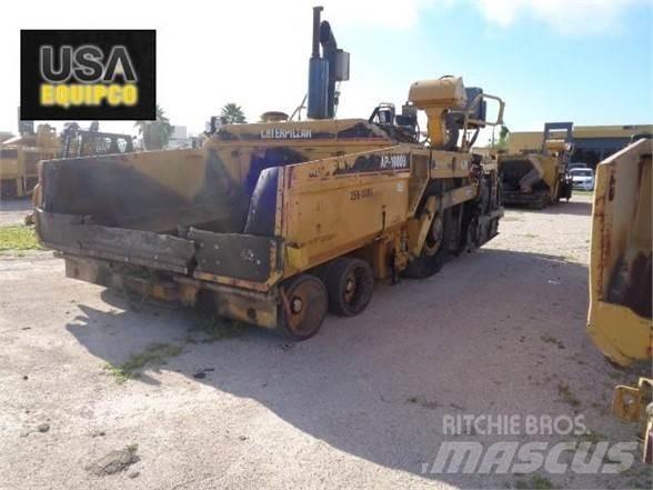 CAT AP-1000B Машини за асфалт