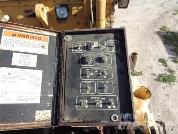 CAT AP-1000B Машини за асфалт