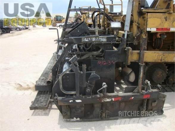 CAT AP-1050B Машини за асфалт
