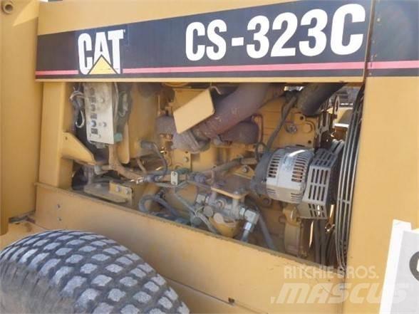 CAT CS-323C Еднобарабанни ролки
