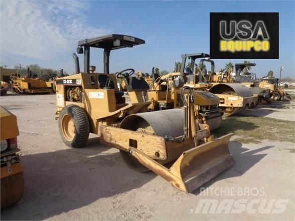 CAT CS-323C Еднобарабанни ролки
