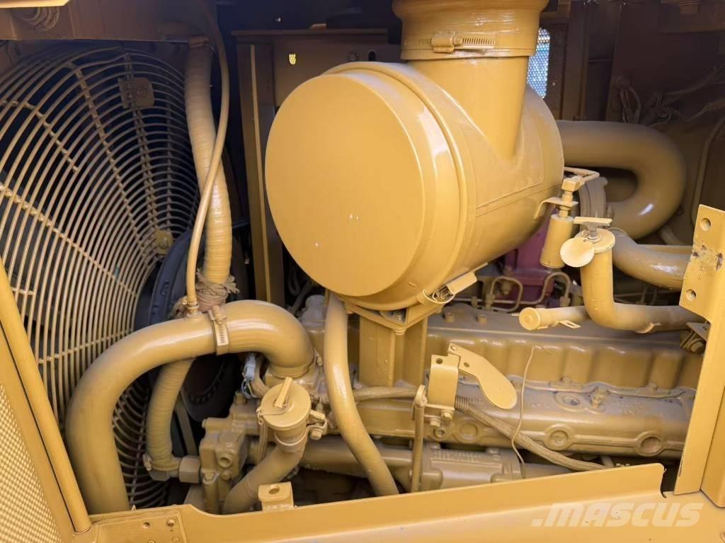 CAT D 6 R Верижни булдозери
