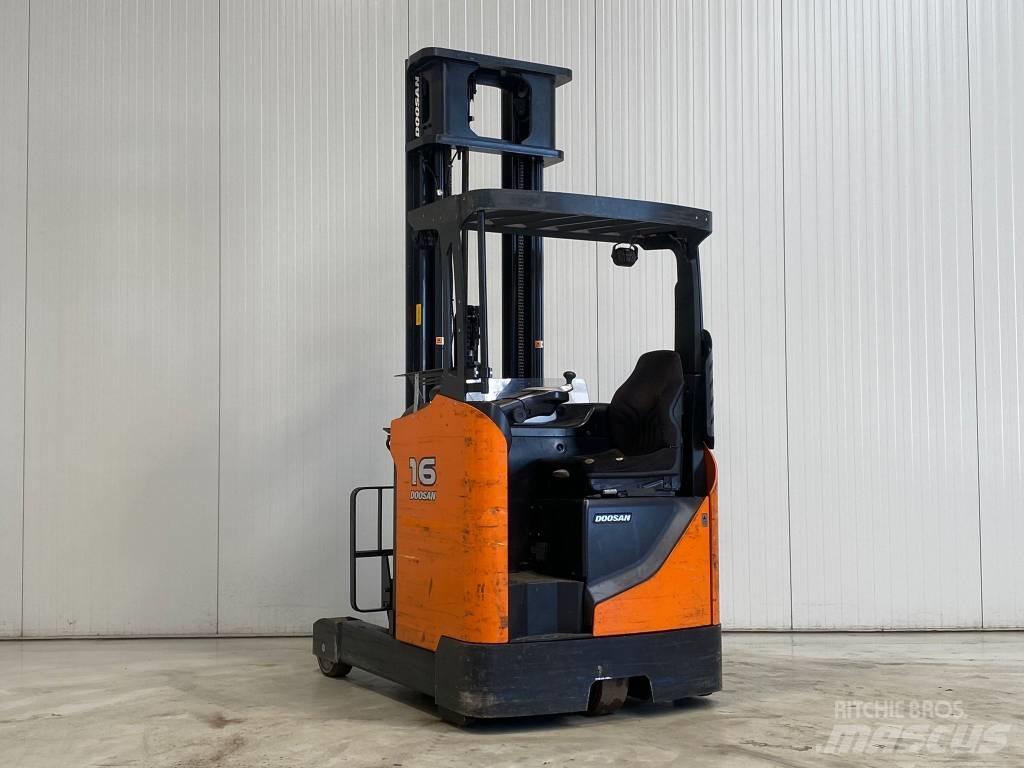 Doosan BR16JW- 7 PLUS Ретрак/ Високоповдигач с изместване на вилката напред