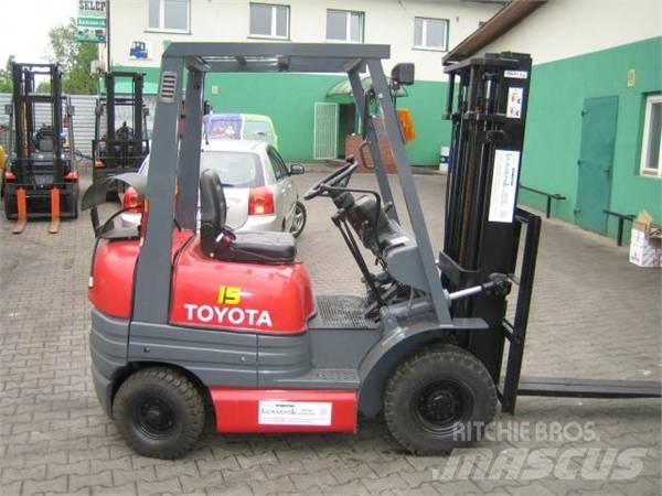 Toyota 6FG15 Камиони с АГУ