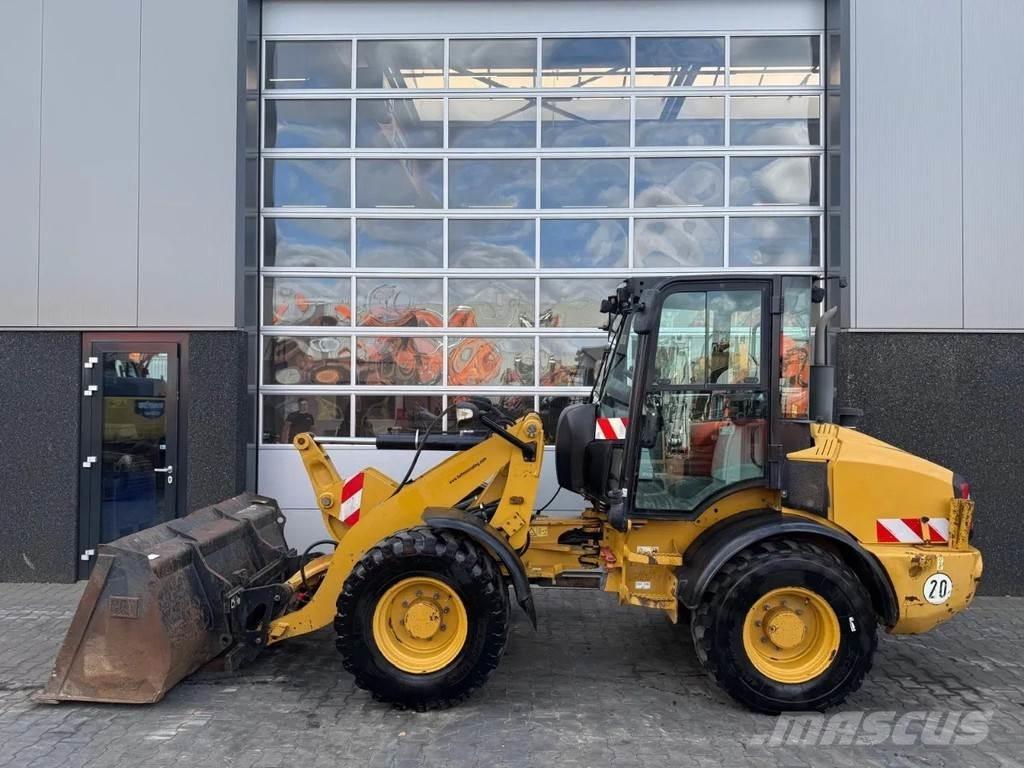 CAT 908H2 Колесни товарачи