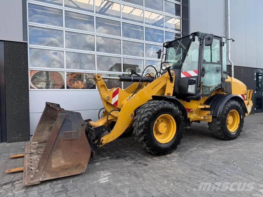 CAT 908H2 Колесни товарачи