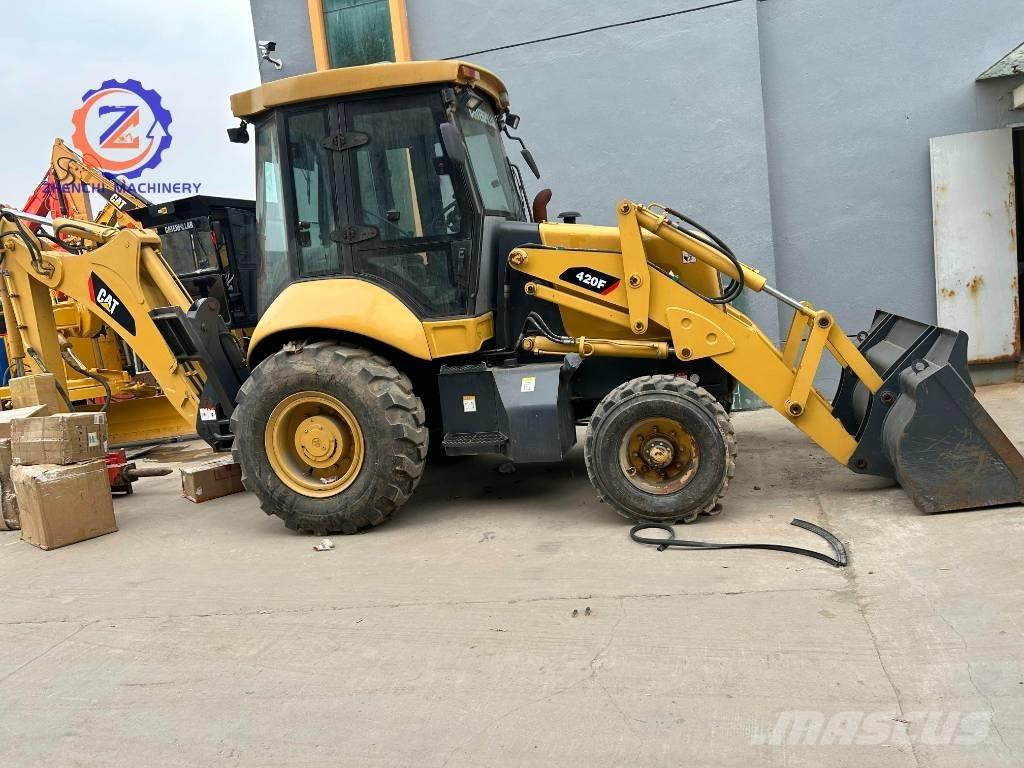 CAT 420 F Товарач със заден ексватор