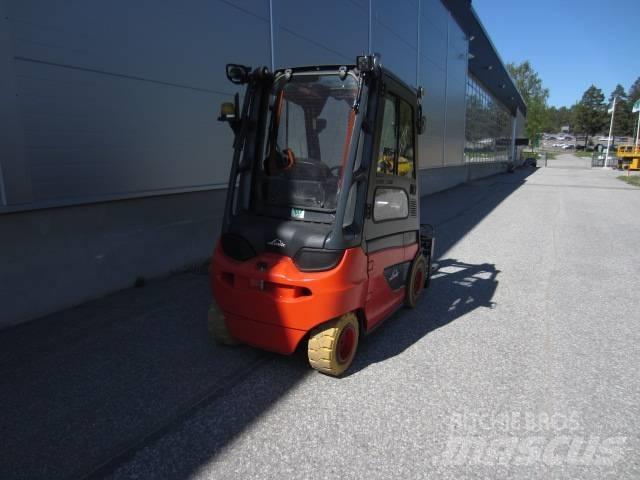 Linde E 30 Електрически вилични кари-повдигачи