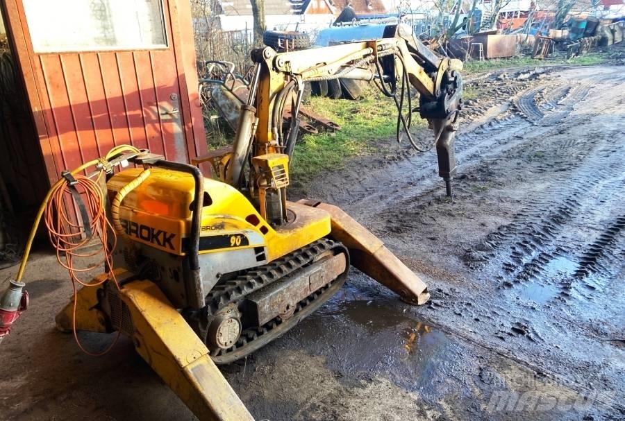Brokk 90 Багери за разрушаване
