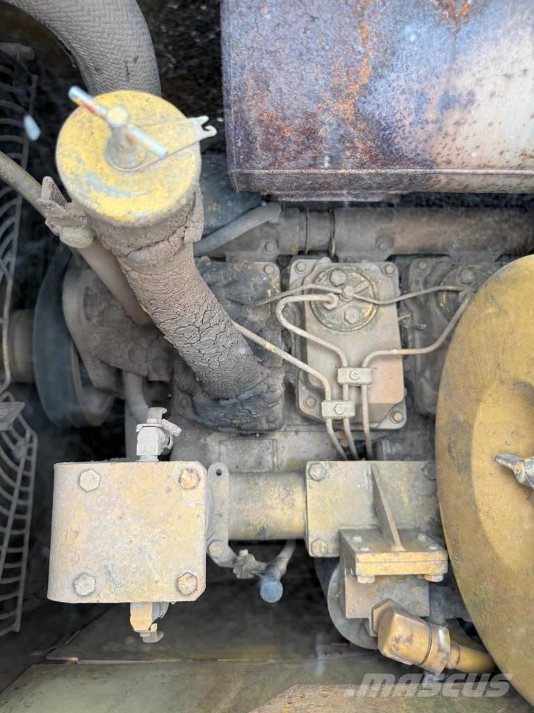 Komatsu D58E-1 Верижни булдозери
