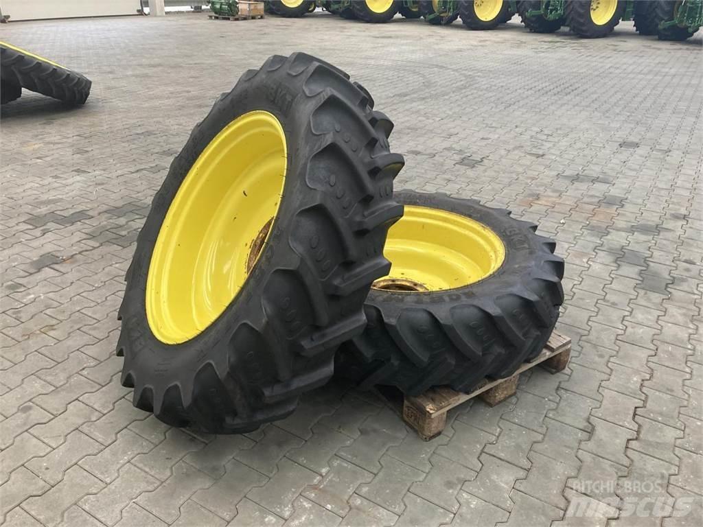  UNBEKANNT 12.4R32 Колелета/Гуми