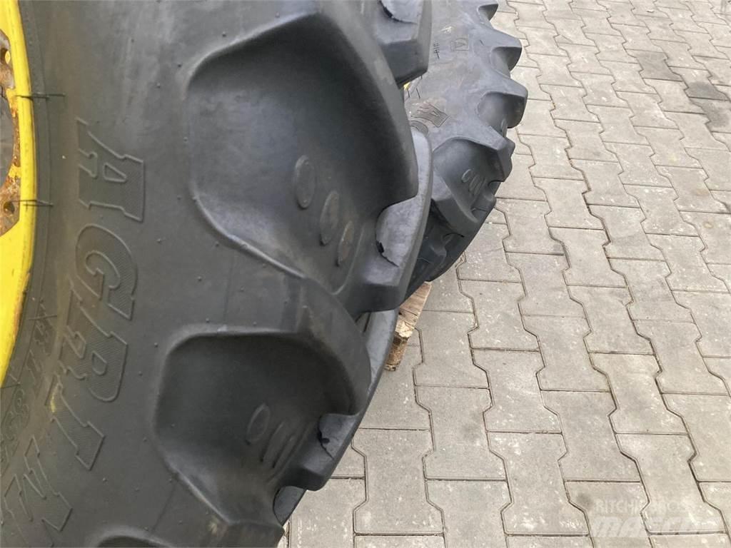  UNBEKANNT 12.4R32 Колелета/Гуми