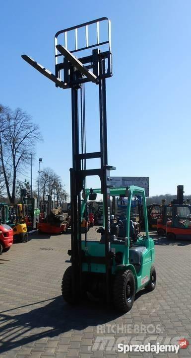 Mitsubishi FG25N Камиони с АГУ