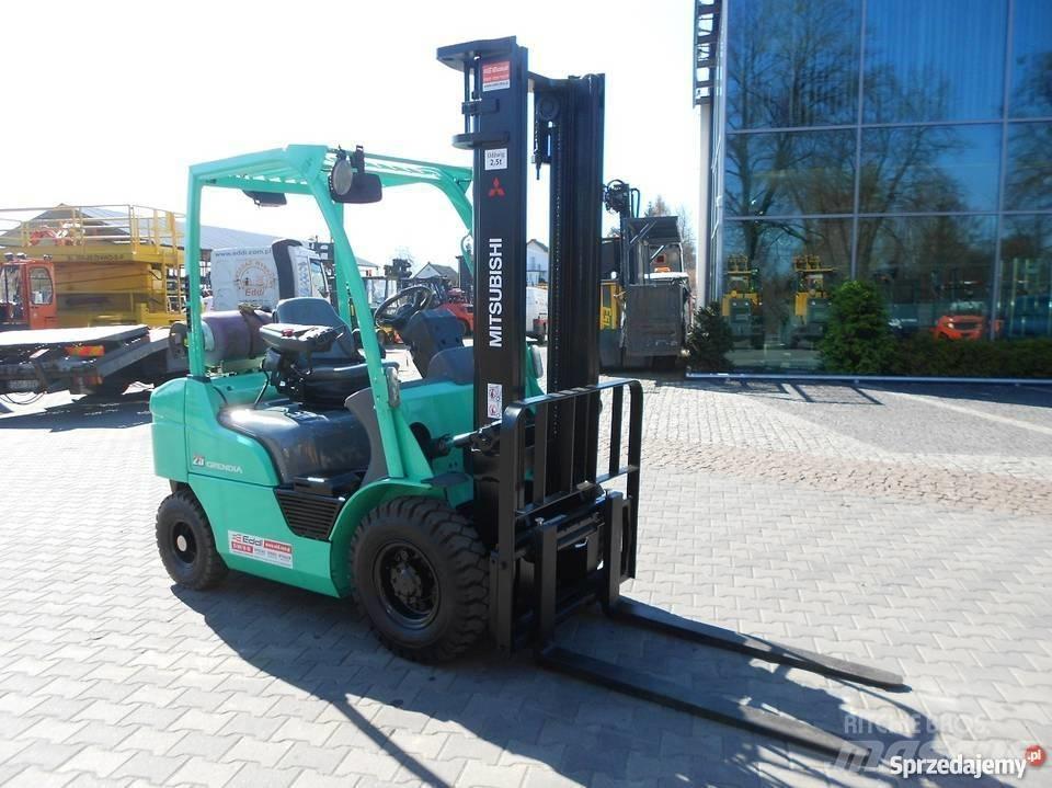 Mitsubishi FG25N Камиони с АГУ
