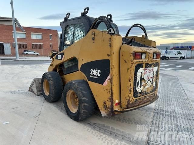 CAT 246 C Мини товарачи
