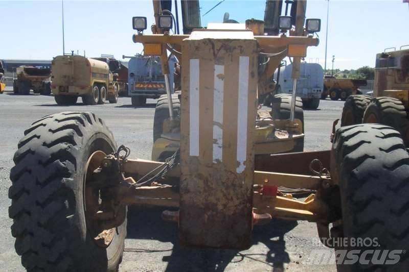 CAT 140K Грейдери