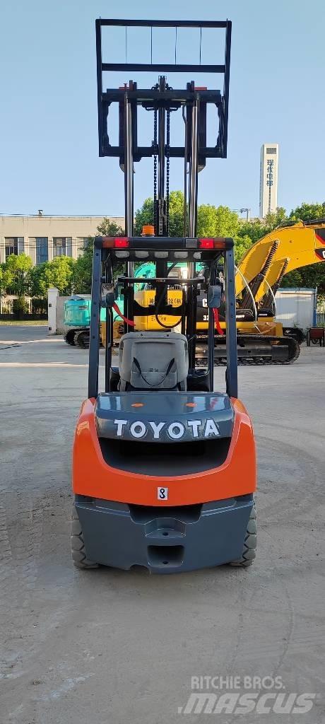 Toyota FD30 Дизелови камиони