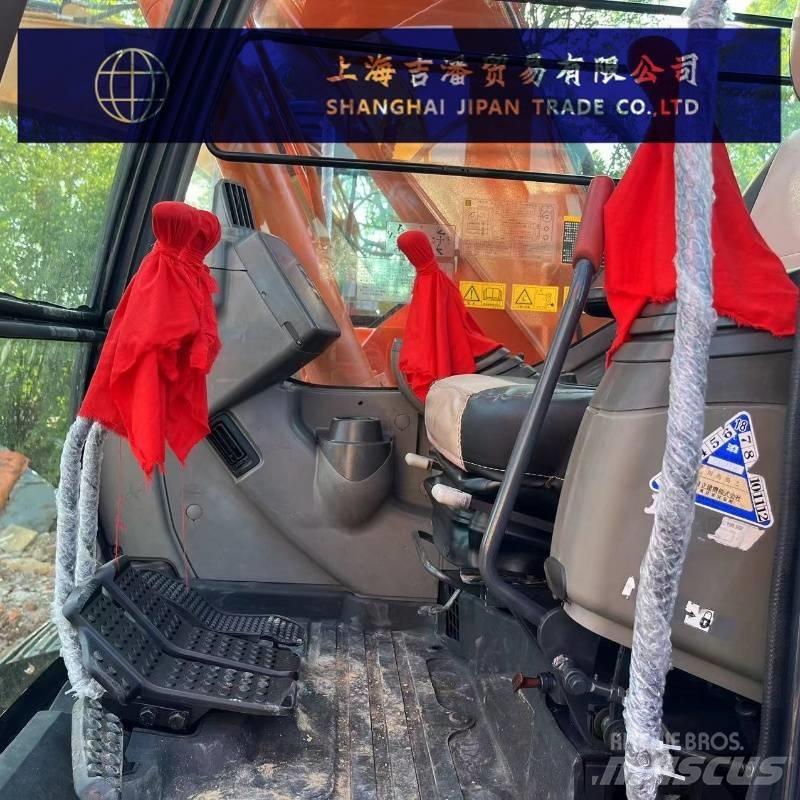 Hitachi ZX 135 Средни екскаватори 7т - 12т