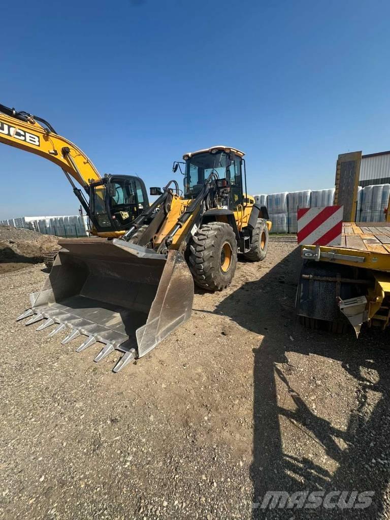 JCB 436 HT Колесни товарачи