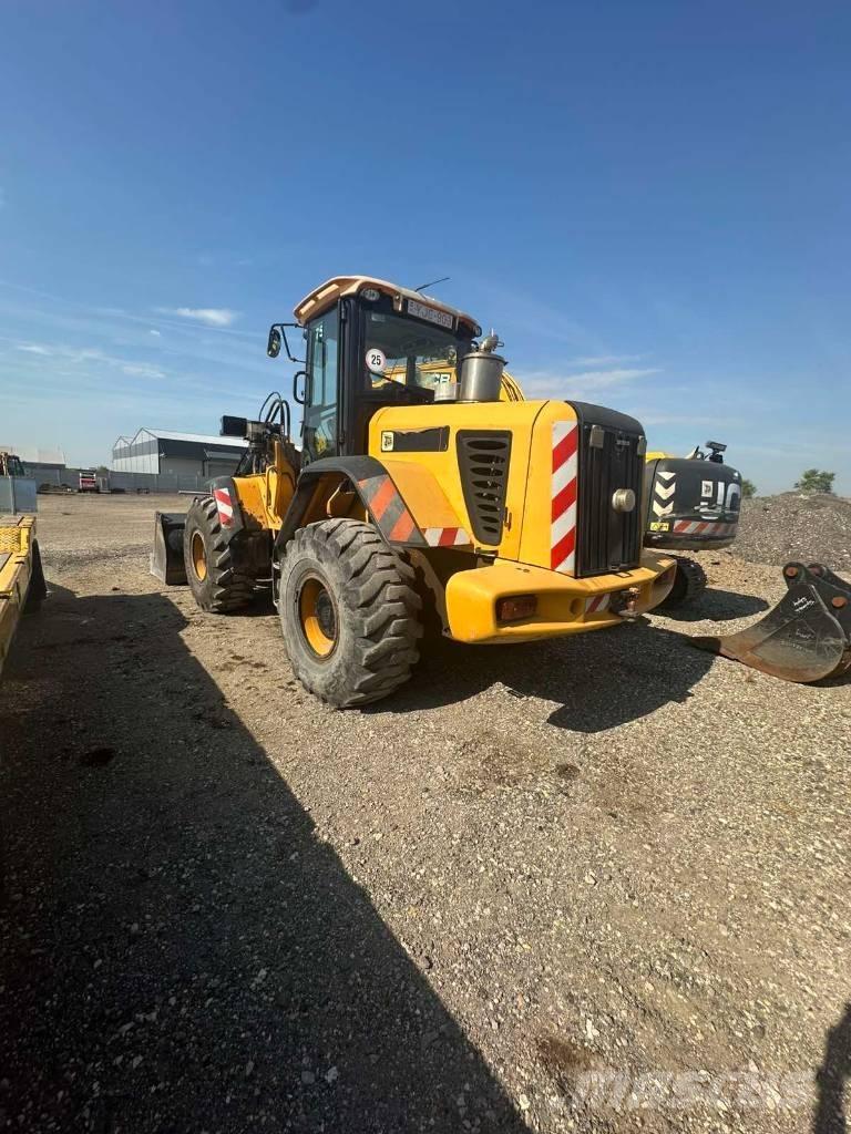 JCB 436 HT Колесни товарачи