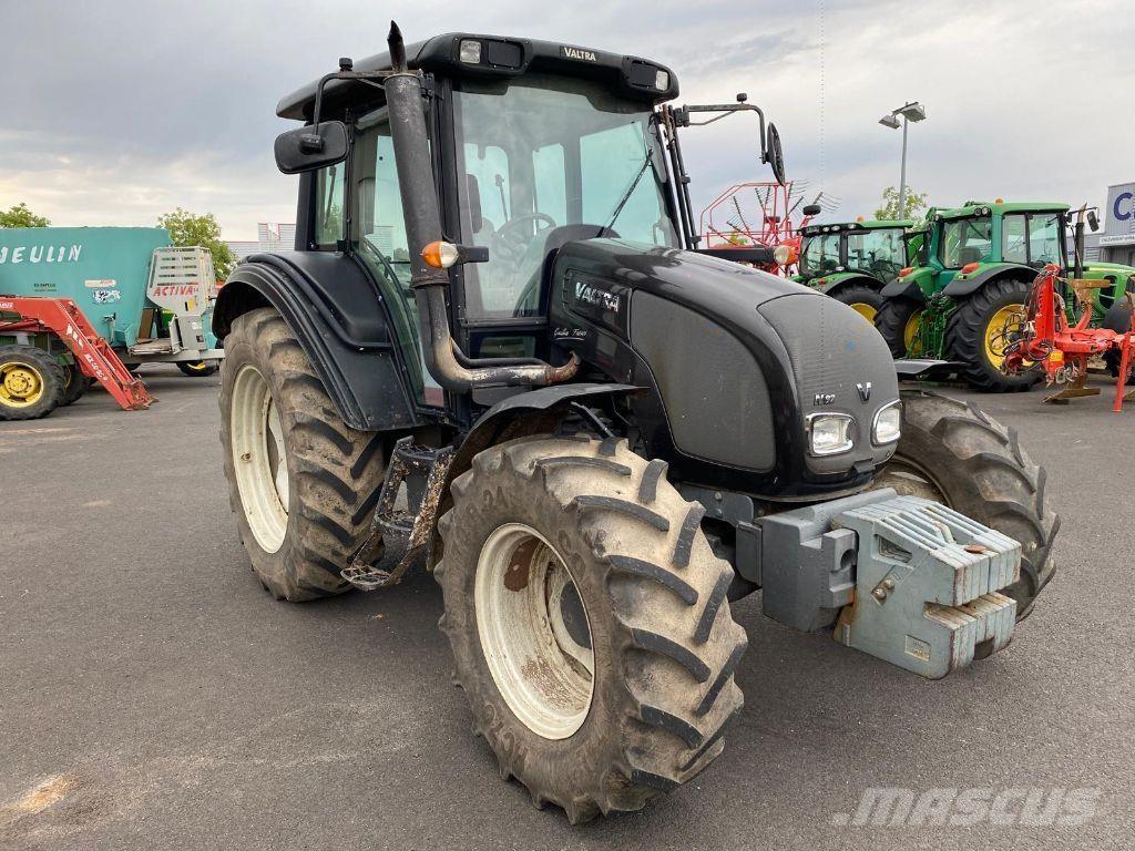 Valtra N92 HITECH Трактори