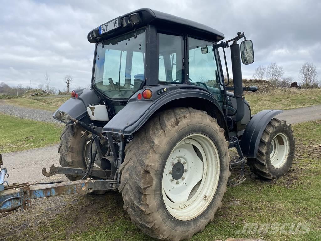 Valtra N92 HITECH Трактори