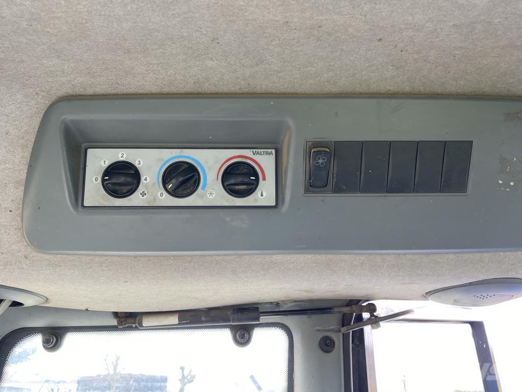 Valtra N92 HITECH Трактори