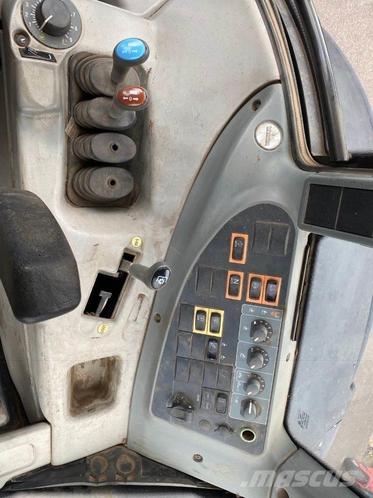 Valtra N92 HITECH Трактори