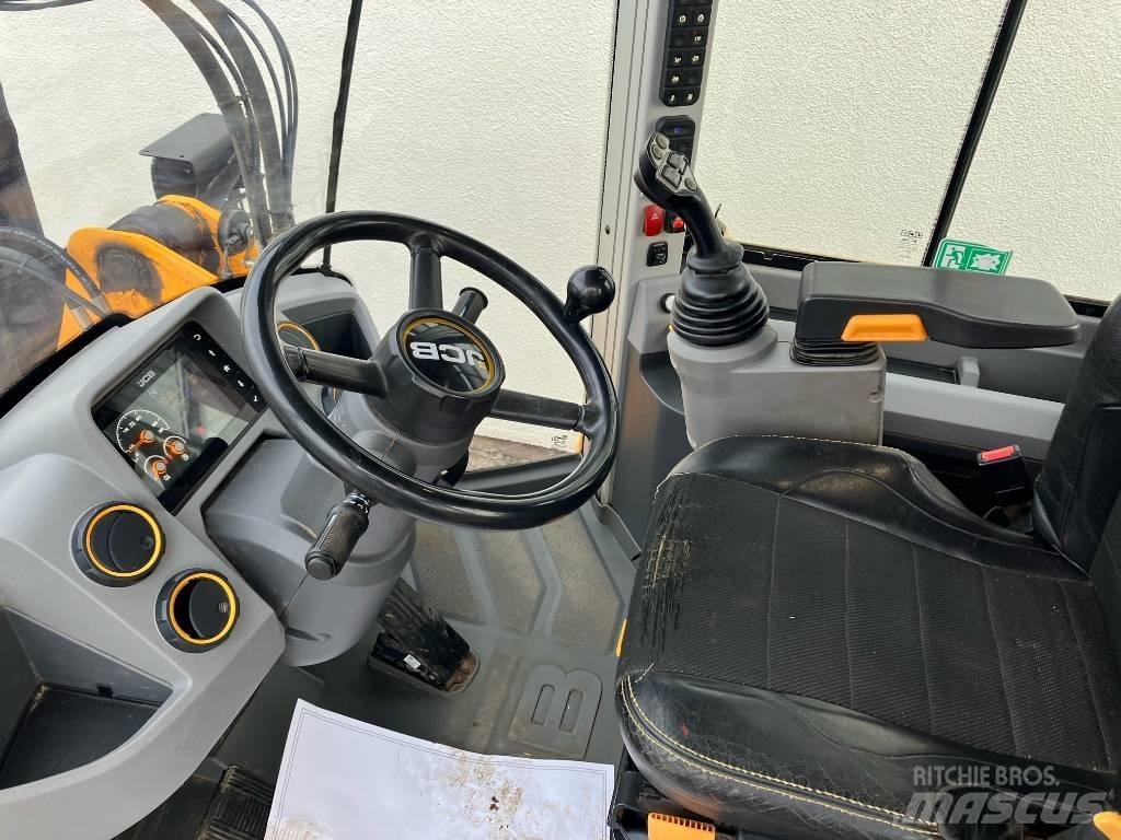 JCB 413S Колесни товарачи