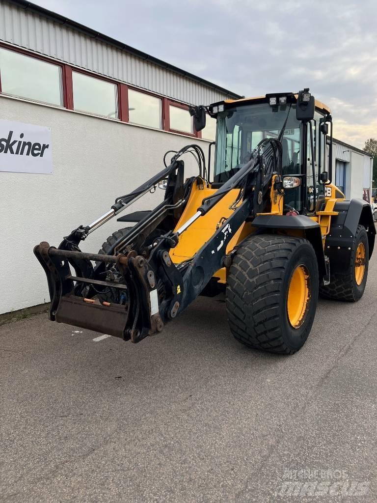 JCB 413S Колесни товарачи