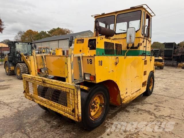 Hamm GRW 15 Пневматични гумени  ролки
