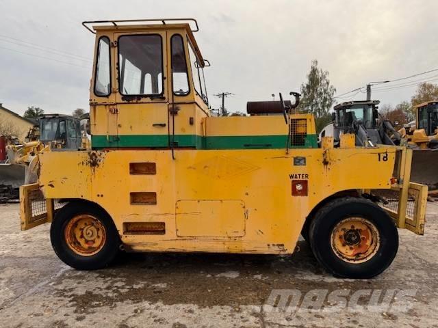 Hamm GRW 15 Пневматични гумени  ролки
