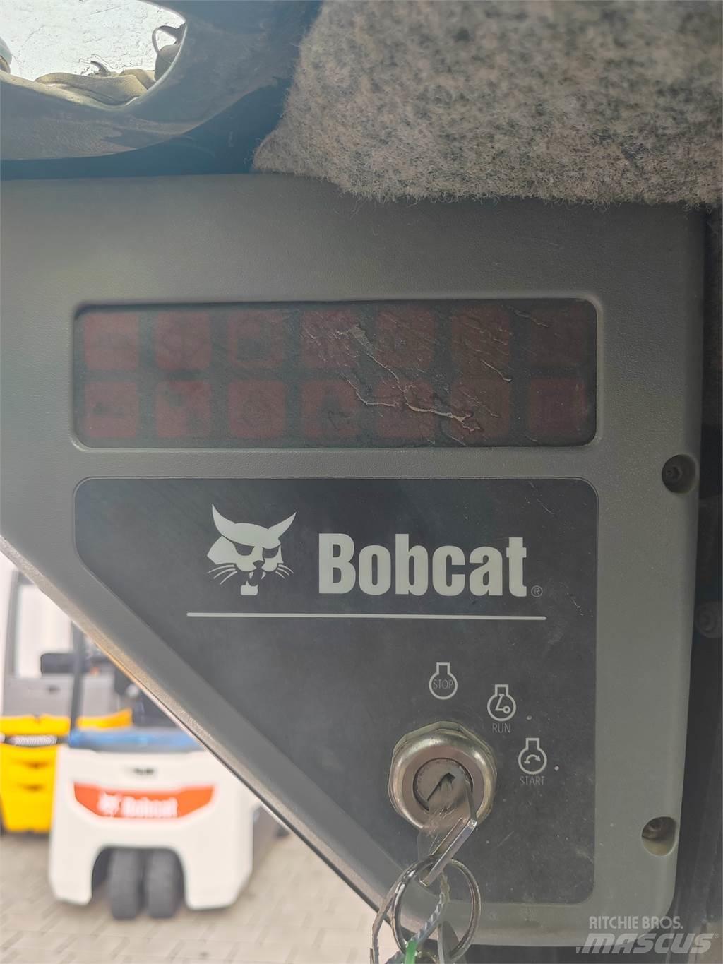 Bobcat T140 Верижен екскаватор
