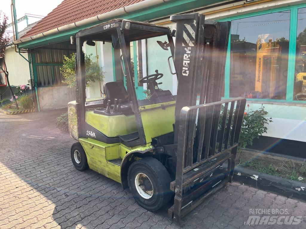 Clark CDP 25 V-4169 Дизелови камиони