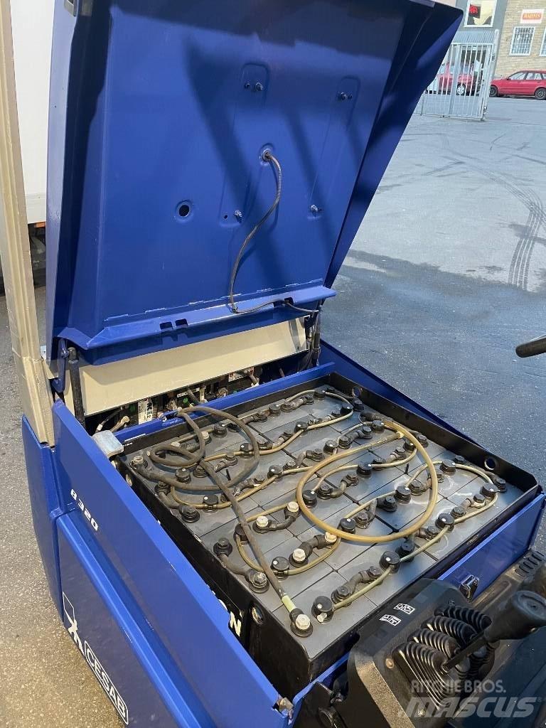 Cesab B320 Електрически вилични кари-повдигачи
