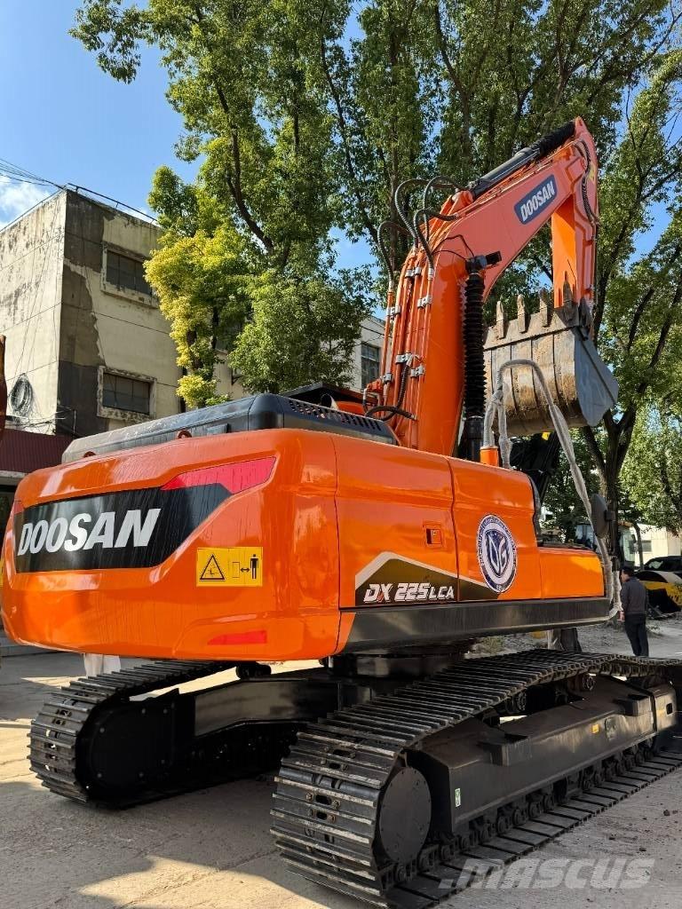 Doosan DX 225 Верижен екскаватор