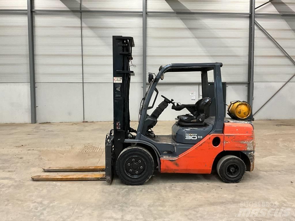 Toyota Tonero 30 Камиони с АГУ