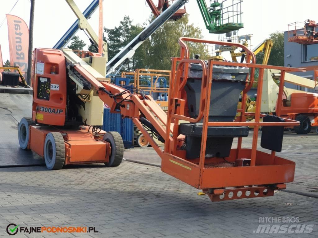 JLG E 300 AJP Съчленени стрелови подемници