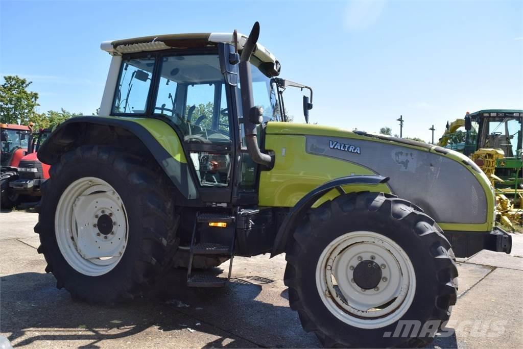 Valtra T120 Трактори