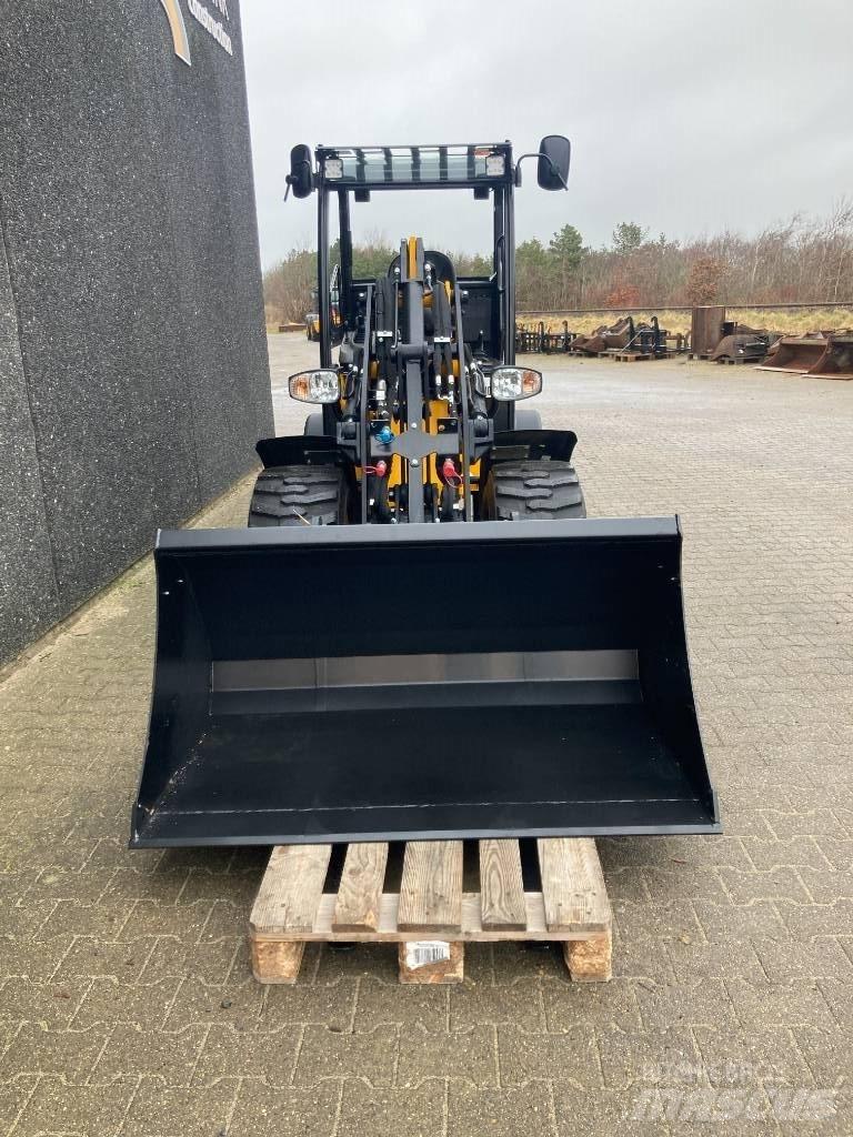 JCB 403 - Fabriksny Мини товарачи