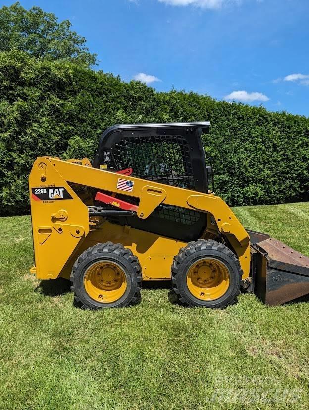 CAT 226 D Мини товарачи
