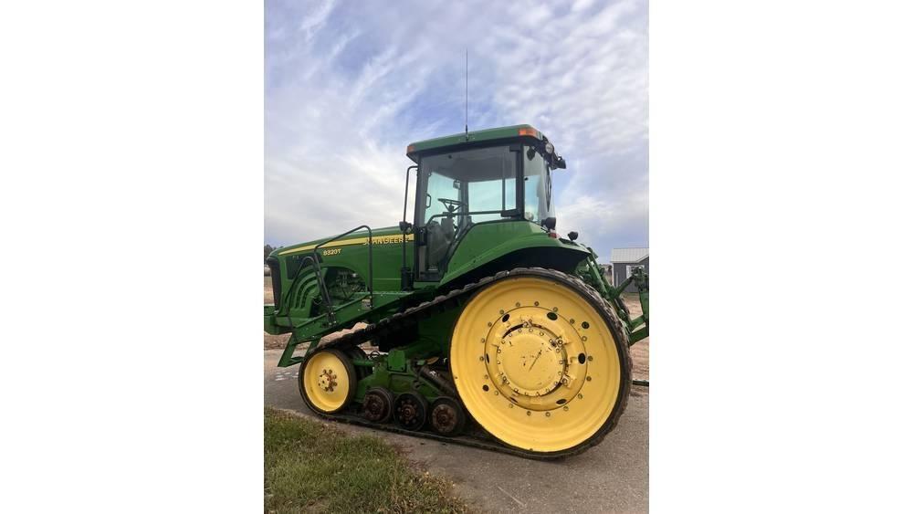 John Deere 8320 T Трактори
