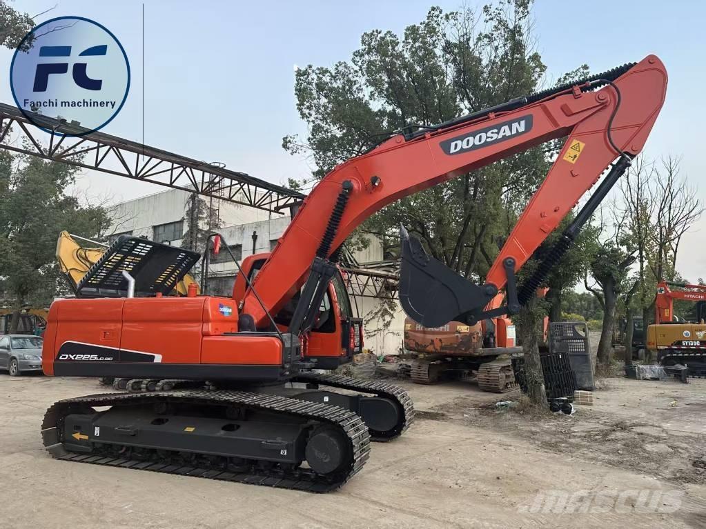 Doosan DX 225 LC Верижен екскаватор