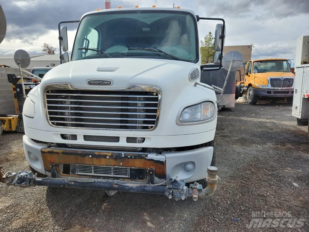 Freightliner M2-106 Цистерни за вода
