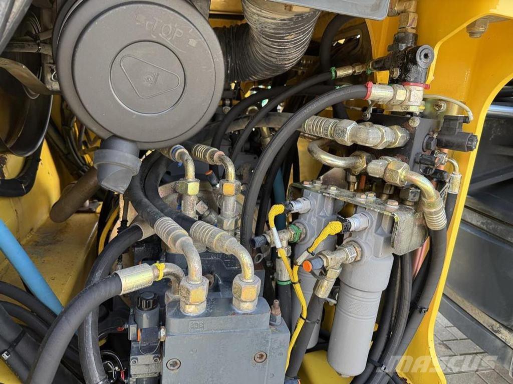 Bomag BW 151 AD-4 Двойни барабанни ролки
